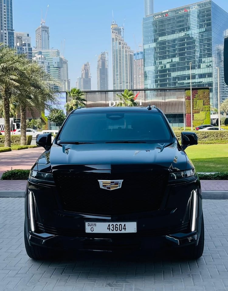 أسود Cadillac Escalade للإيجار في دبي 2