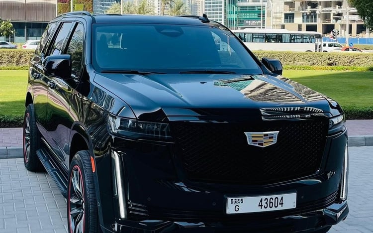 أسود Cadillac Escalade للإيجار في دبي