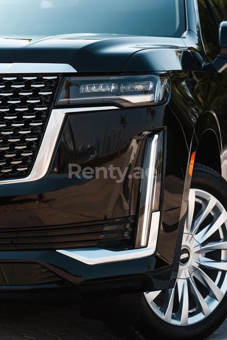 أسود Cadillac Escalade للإيجار في دبي 3