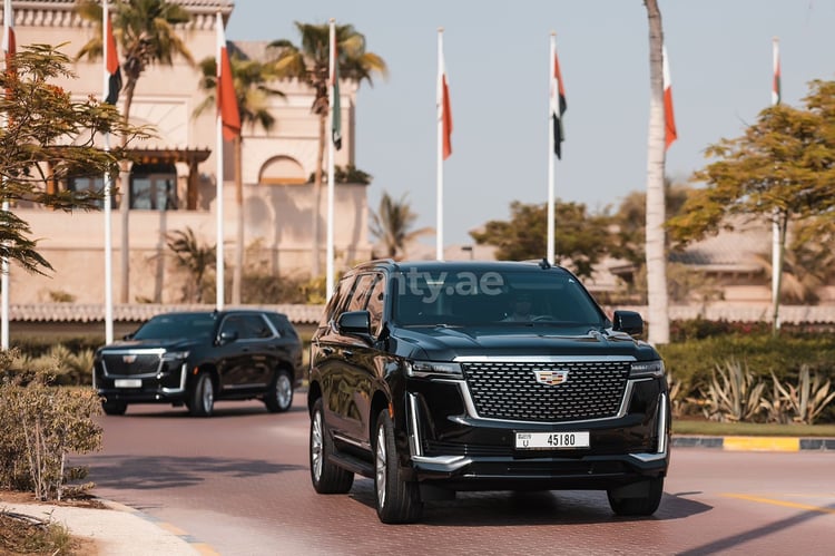 Nero Cadillac Escalade in affitto a Abu-Dhabi 4