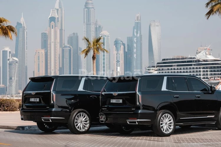 Noir Cadillac Escalade en location à Abu-Dhabi 5