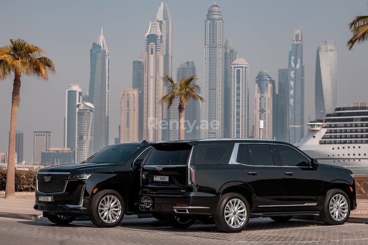 أسود Cadillac Escalade للإيجار في أبو ظبي 0