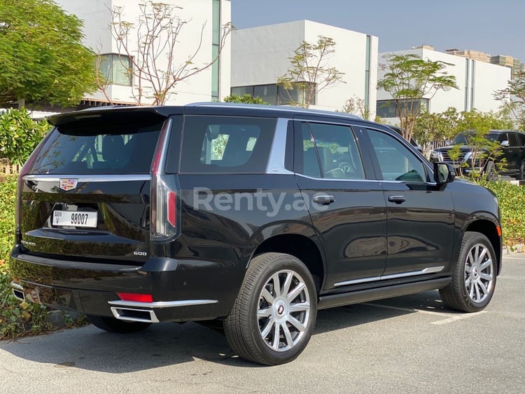 أسود Cadillac Escalade للإيجار في أبو ظبي 1