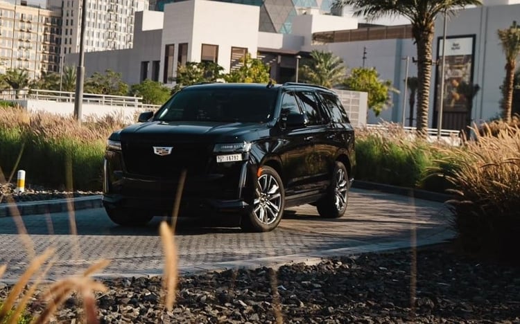 Negro Cadillac Escalade en alquiler en Sharjah