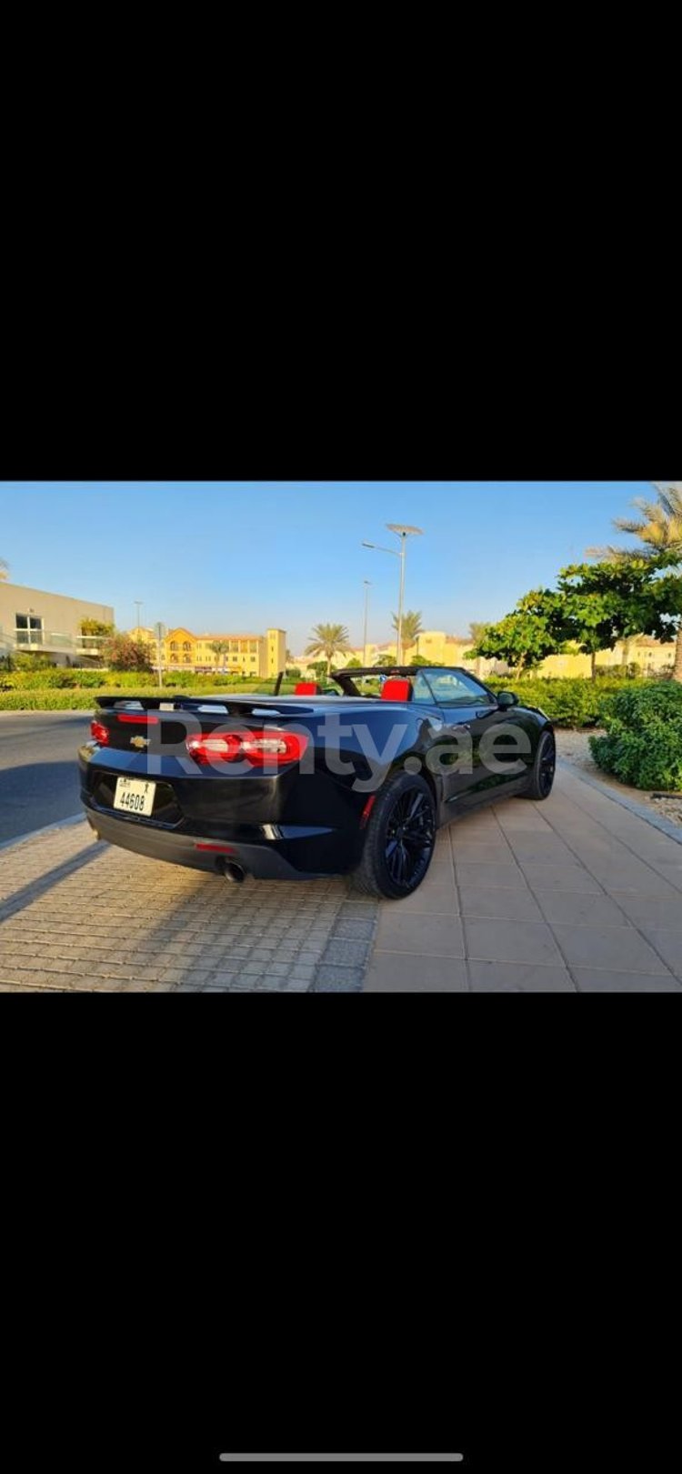 Schwarz Chevrolet Camaro cabrio zur Miete in Dubai 4