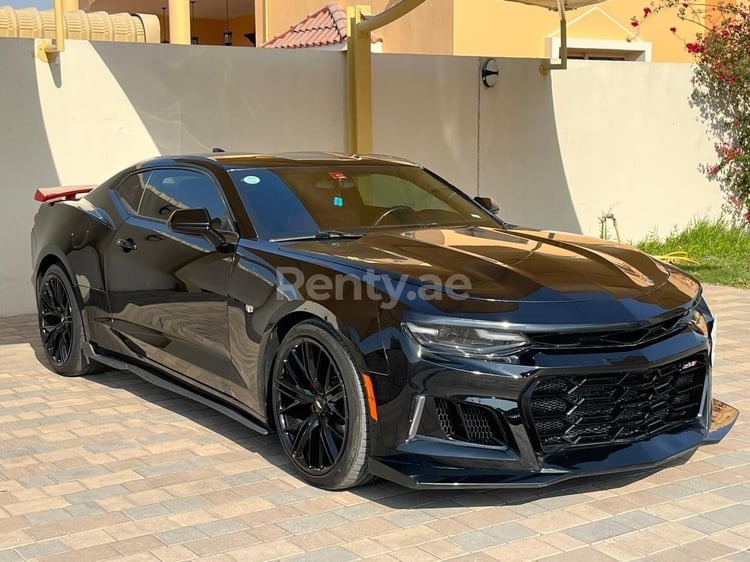 Черный Chevrolet Camaro 3.6V6 ZL1 KIT COUPE в аренду в Абу-Даби 0