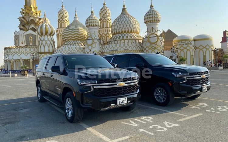 أسود Chevrolet Suburban للإيجار في دبي