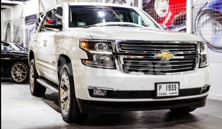 أبيض Chevrolet Tahoe للإيجار في دبي