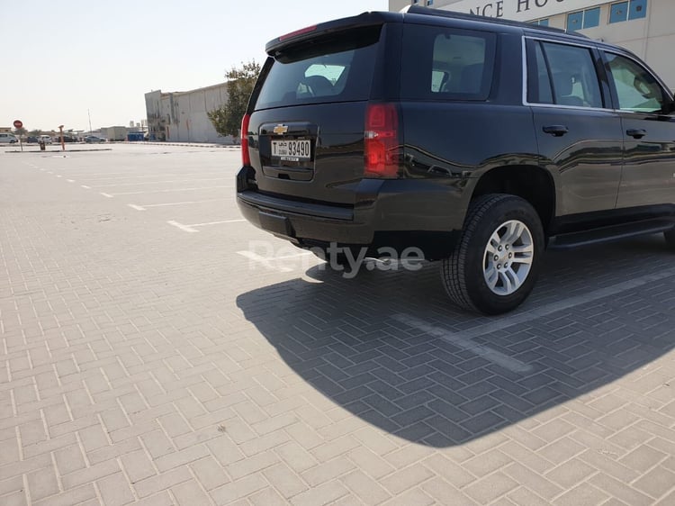 Nero Chevrolet Tahoe in affitto a Abu-Dhabi 2