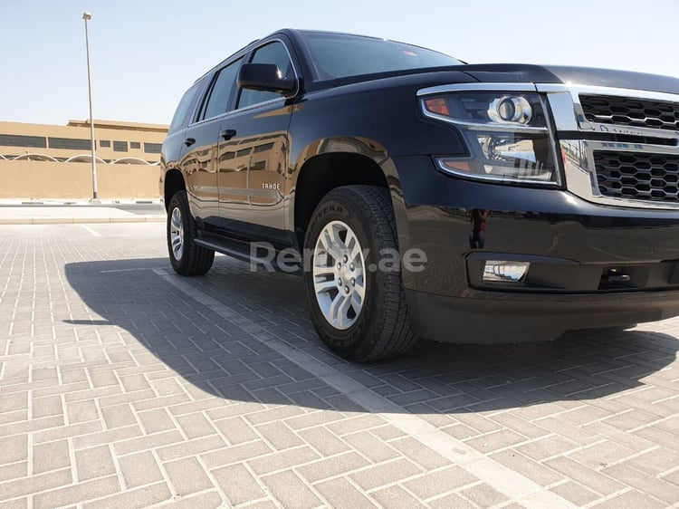 Nero Chevrolet Tahoe in affitto a Abu-Dhabi 5