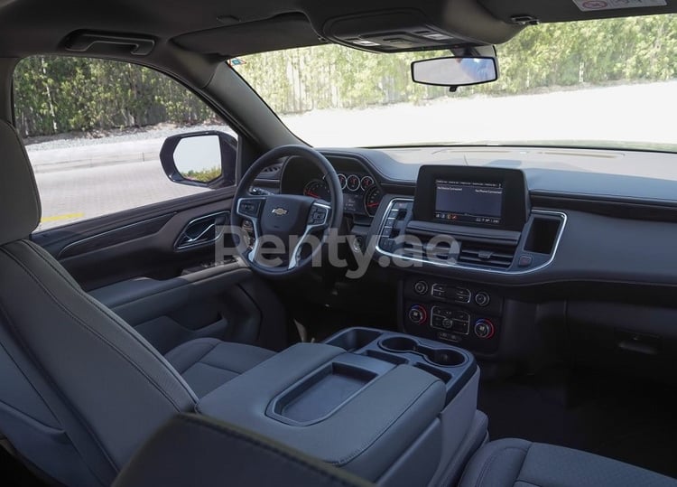 Noir Chevrolet Tahoe en location à Abu-Dhabi 2