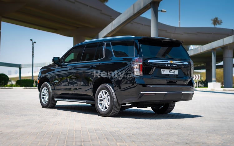 Noir Chevrolet Tahoe en location à Dubai 0