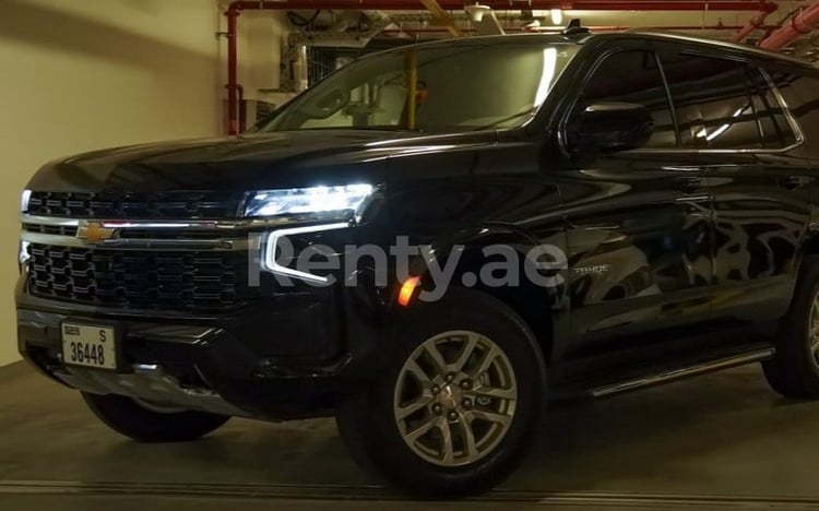 Noir Chevrolet Tahoe en location à Dubai