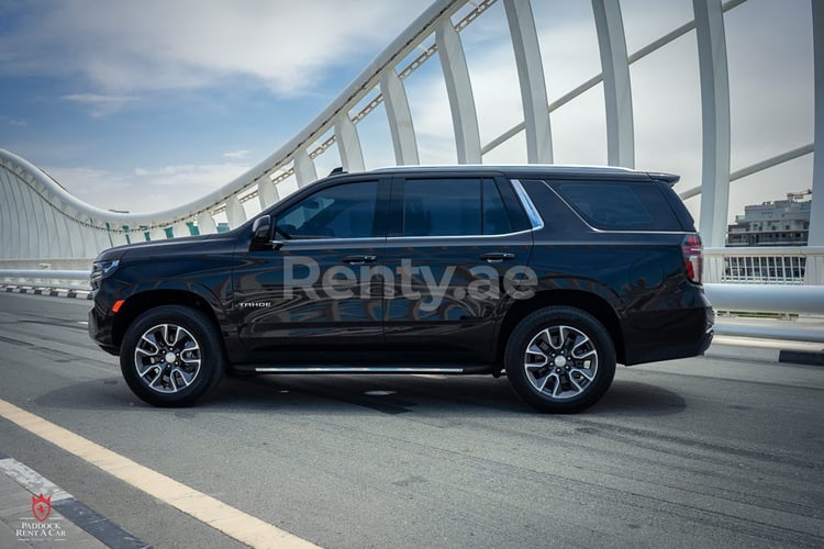 Negro Chevrolet Tahoe en alquiler en Abu-Dhabi 6