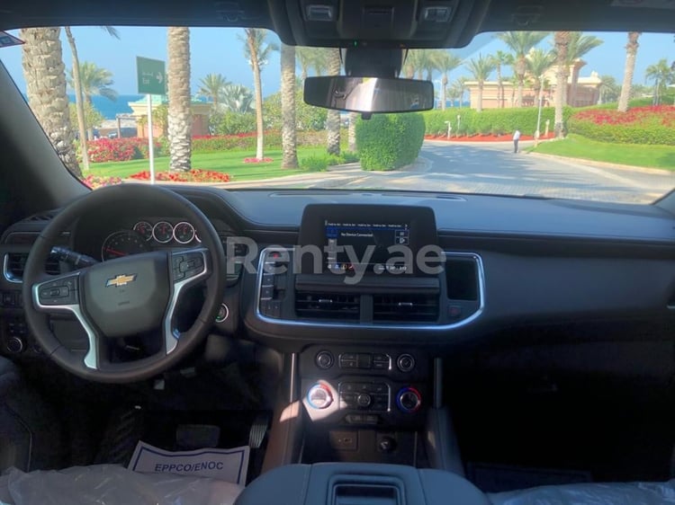 Negro Chevrolet Tahoe en alquiler en Abu-Dhabi 1