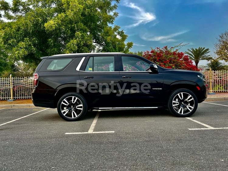 Negro Chevrolet Tahoe en alquiler en Abu-Dhabi 2