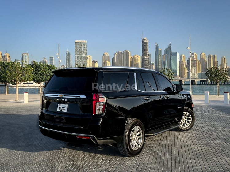 在阿布扎比租赁黑色 Chevrolet Tahoe 0