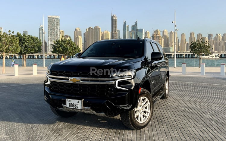 أسود Chevrolet Tahoe للإيجار في أبو ظبي