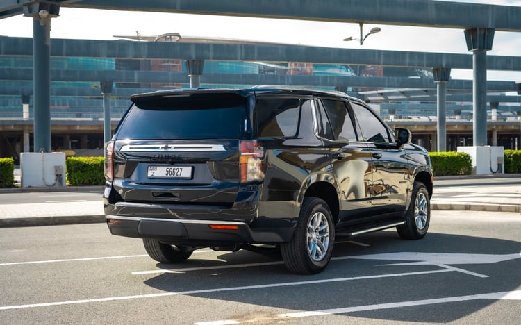 Negro Chevrolet Tahoe en alquiler en Abu-Dhabi 2