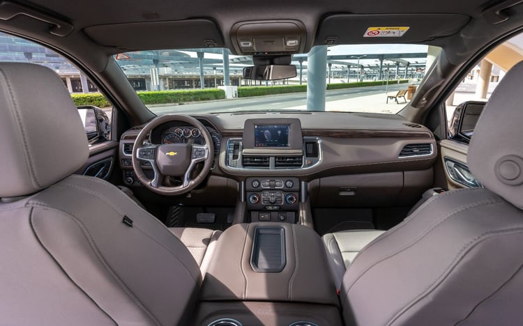 Schwarz Chevrolet Tahoe zur Miete in Abu-Dhabi 5