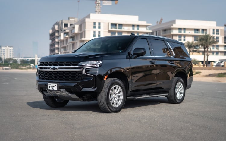 Schwarz Chevrolet Tahoe zur Miete in Dubai