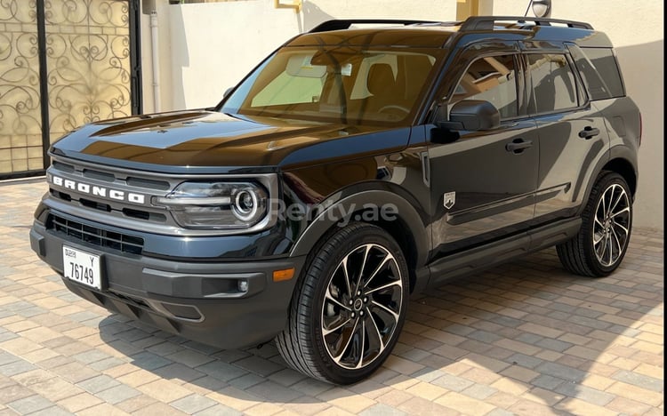 Negro Ford Bronco en alquiler en Dubai