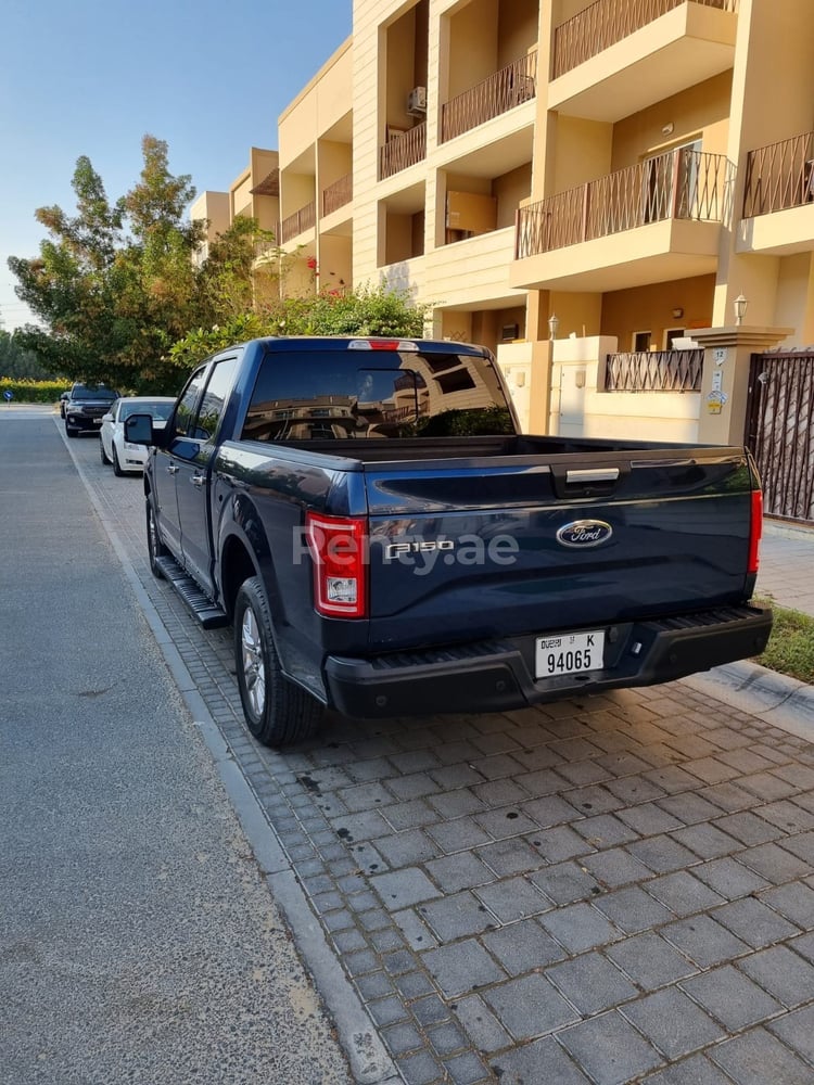 Schwarz Ford F150 zur Miete in Abu-Dhabi 3