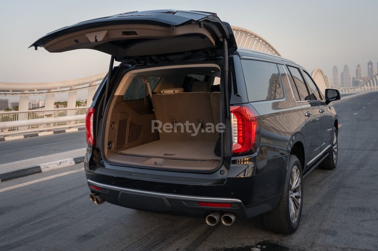 Nero GMC Denali XL ,Top-of-the-line in affitto a Sharjah 6