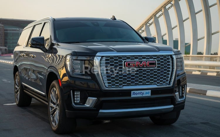 Negro GMC Denali XL ,Top-of-the-line en alquiler en Dubai