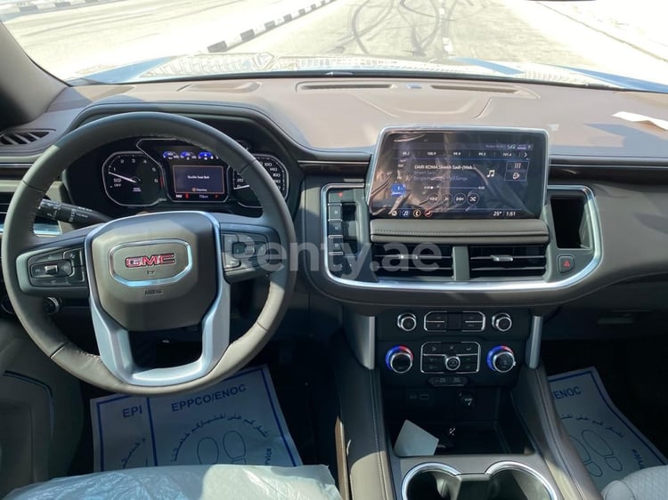 أسود GMC Yukon XL للإيجار في أبو ظبي 2