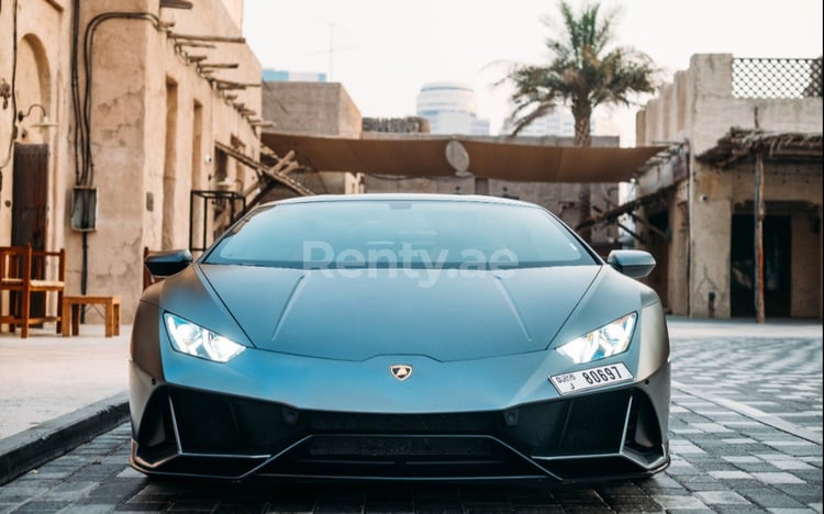 Schwarz Lamborghini Evo zur Miete in Dubai