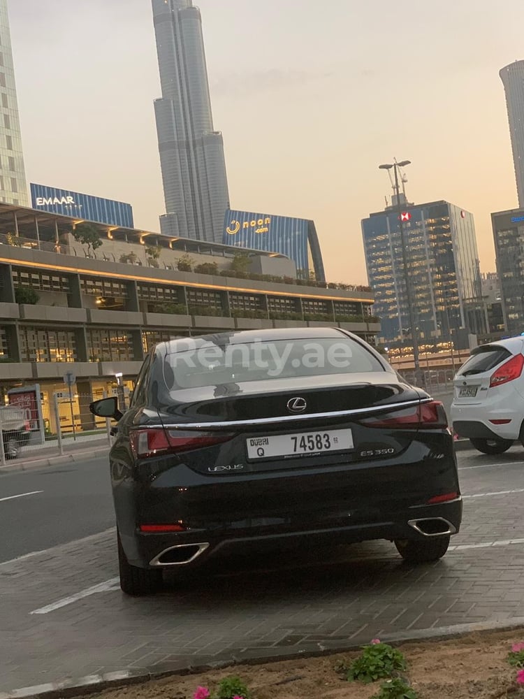 Schwarz Lexus ES350 zur Miete in Sharjah 3