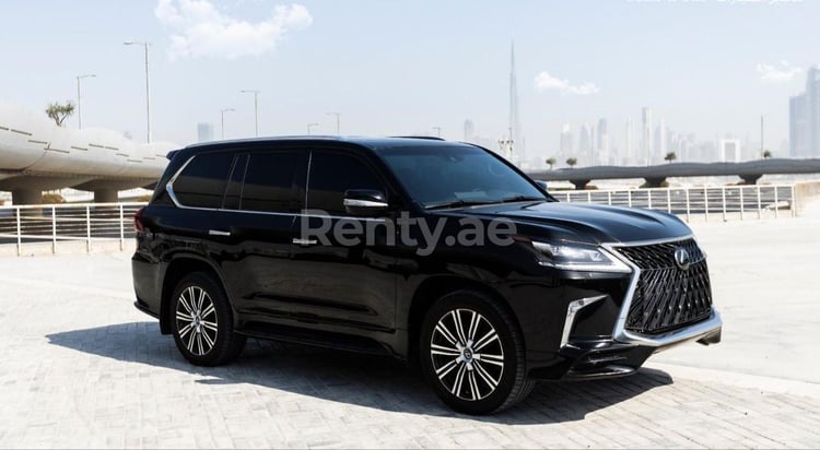 أسود Lexus LX 570S للإيجار في دبي 3