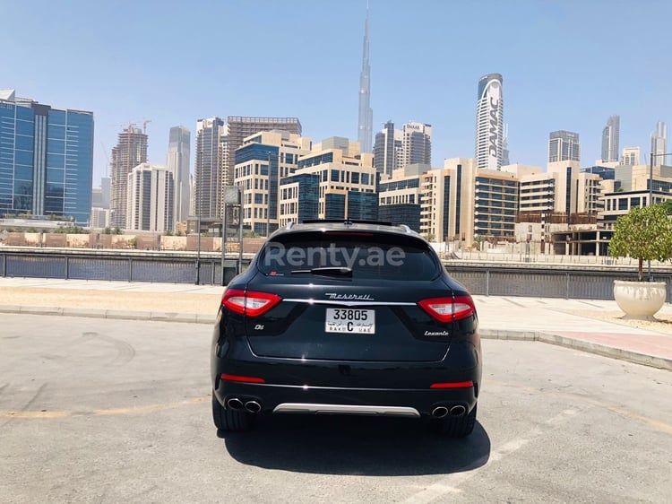 Nero Maserati Levante in affitto a Dubai 4