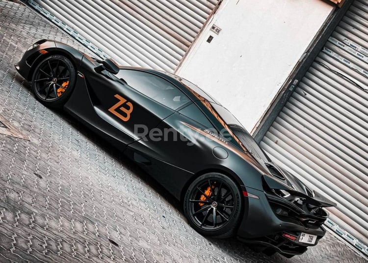 أسود McLaren 720 S للإيجار في الشارقة 0