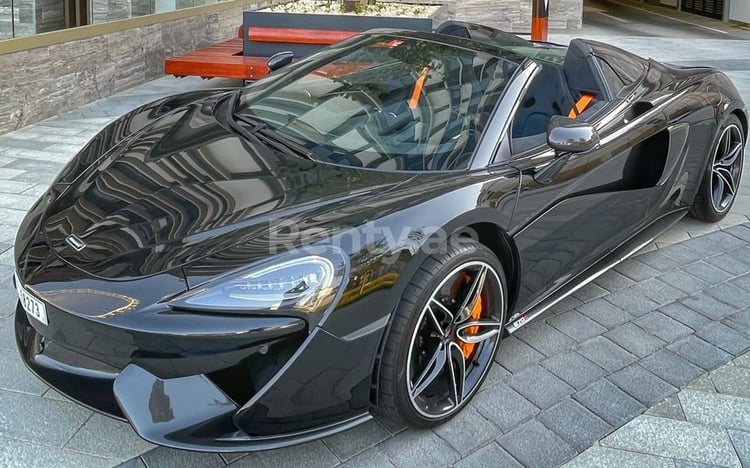 Schwarz McLaren 570S Spyder zur Miete in Sharjah