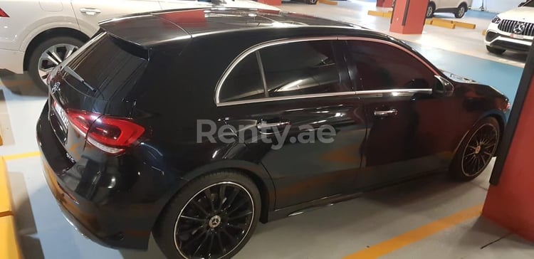 أسود Mercedes A250 Class للإيجار في أبو ظبي 2