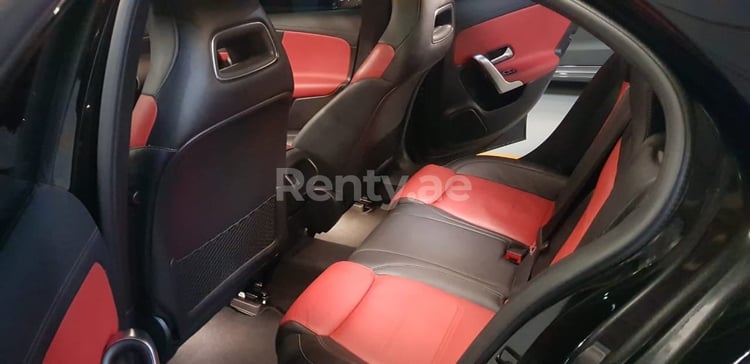 أسود Mercedes A250 Class للإيجار في دبي 5