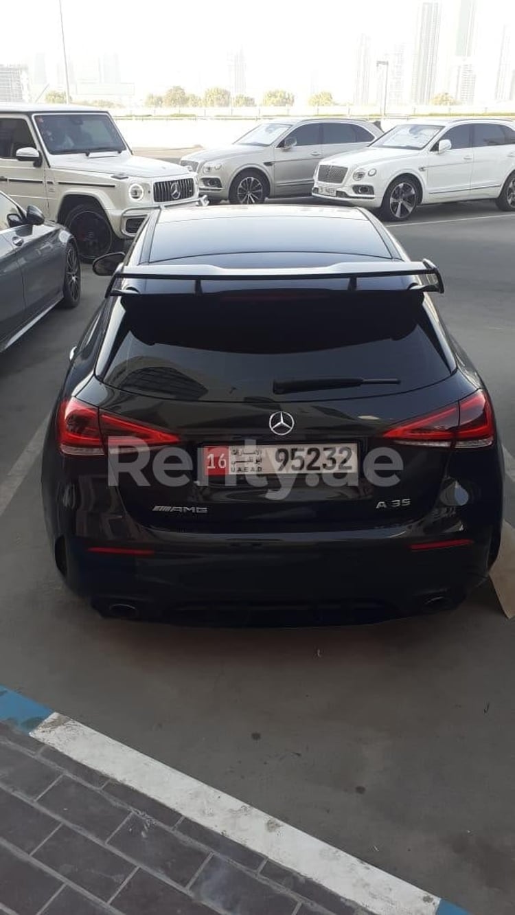 أسود Mercedes A35 للإيجار في أبو ظبي 2