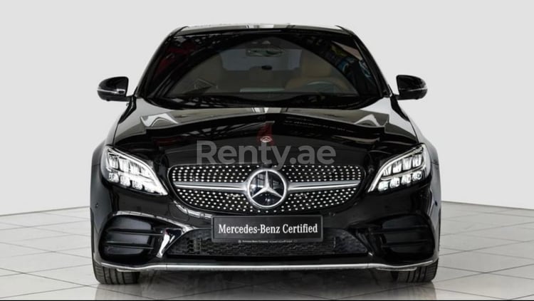 أسود Mercedes C Class للإيجار في أبو ظبي 4