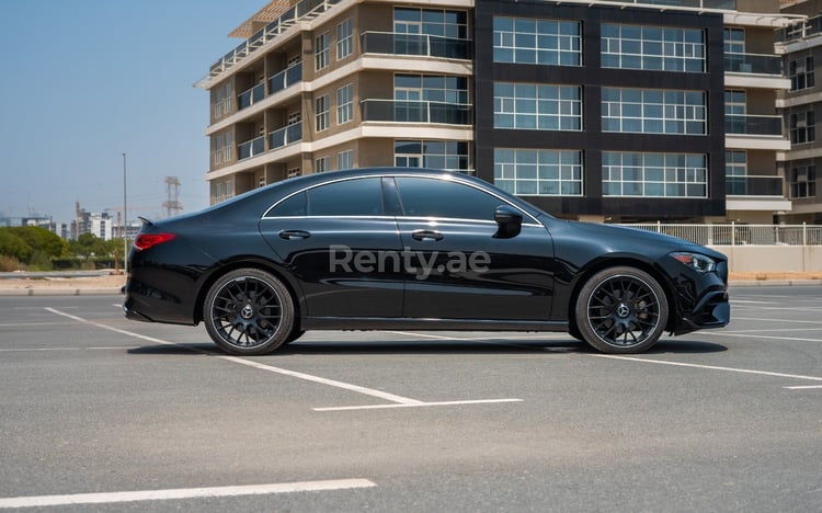 Negro Mercedes CLA250 with 45AMG Kit en alquiler en Dubai 7