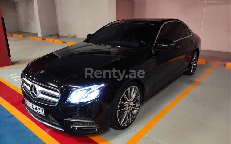 أسود Mercedes E300 Class للإيجار في أبو ظبي