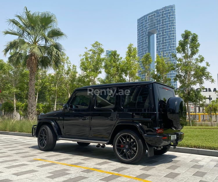 Черный Mercedes G63 AMG, 2022, Double Night Package в аренду в Абу-Даби 0