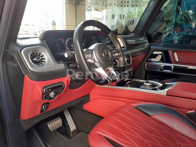 Negro Mercedes G63 AMG en alquiler en Dubai 3