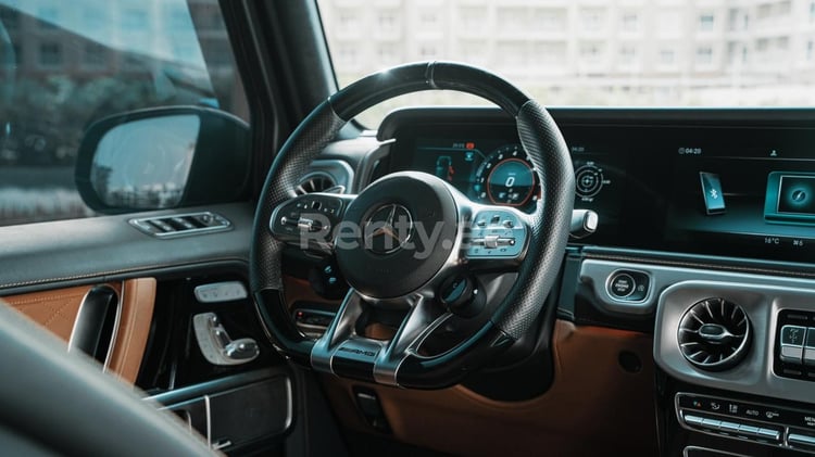 Nero Mercedes G63 AMG in affitto a Abu-Dhabi 3