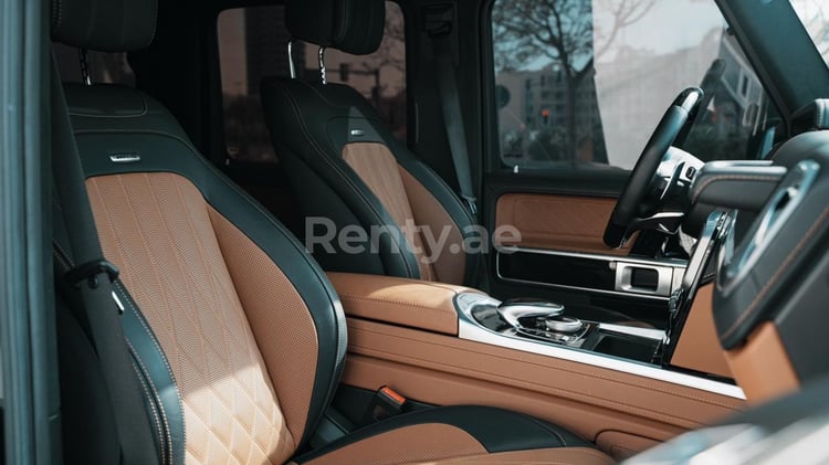 أسود Mercedes G63 AMG للإيجار في أبو ظبي 4