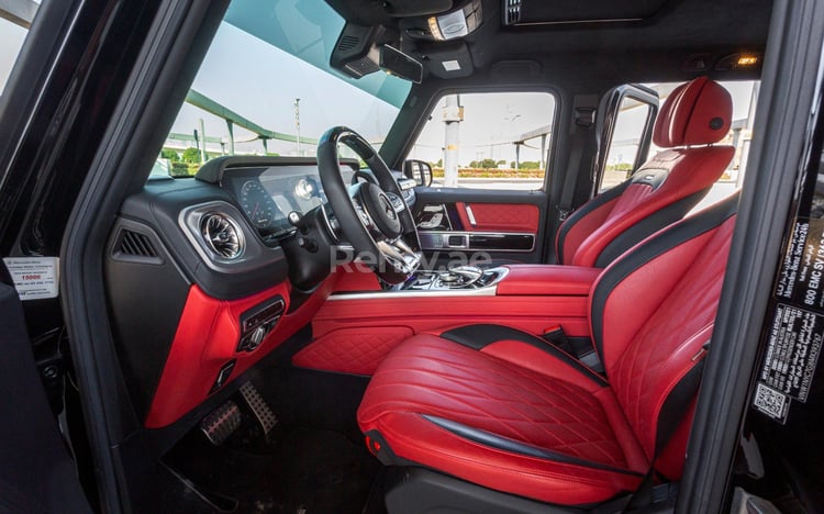 Negro Mercedes G63 AMG en alquiler en Abu-Dhabi 4