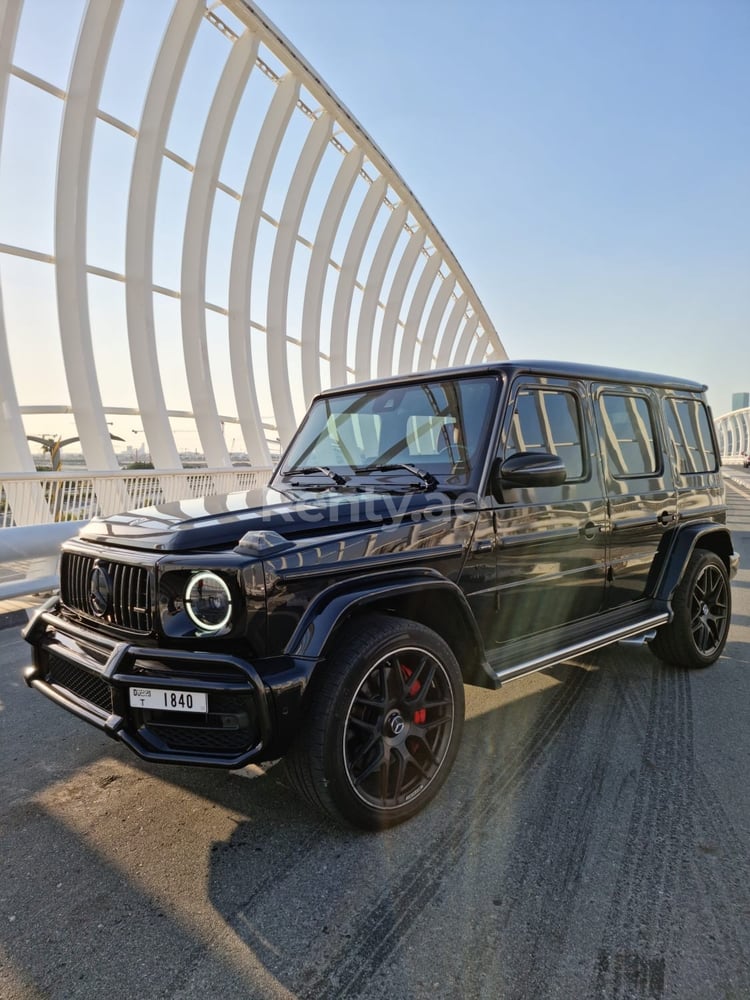 Noir Mercedes G63 AMG en location à Dubai 1