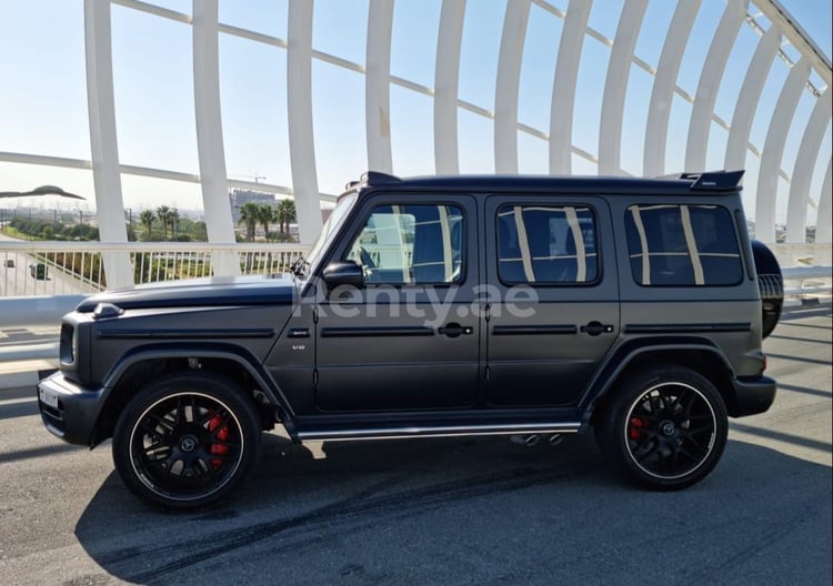 أسود Mercedes G63 Brabus kit للإيجار في أبو ظبي 0