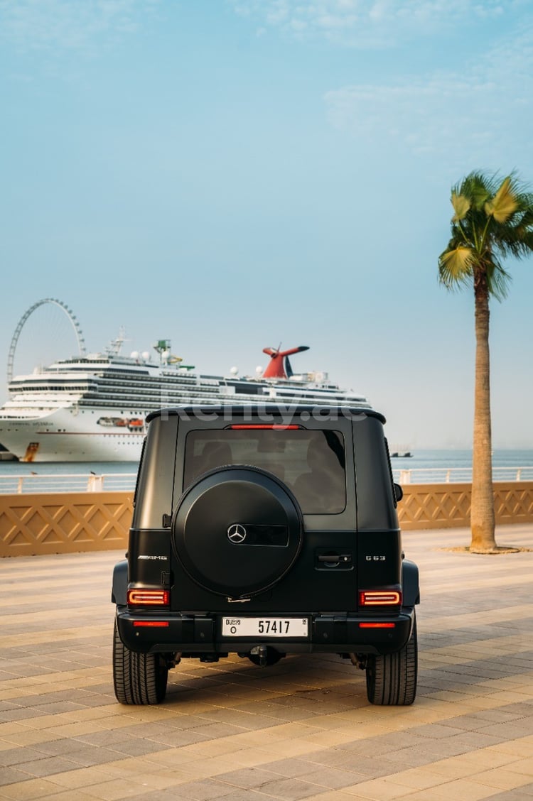 Noir Mercedes G class en location à Sharjah 6